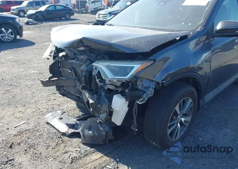 2016 Toyota Rav4 Xle z USA, uszkodzony, nr VIN JTMRFREV6GJ072209